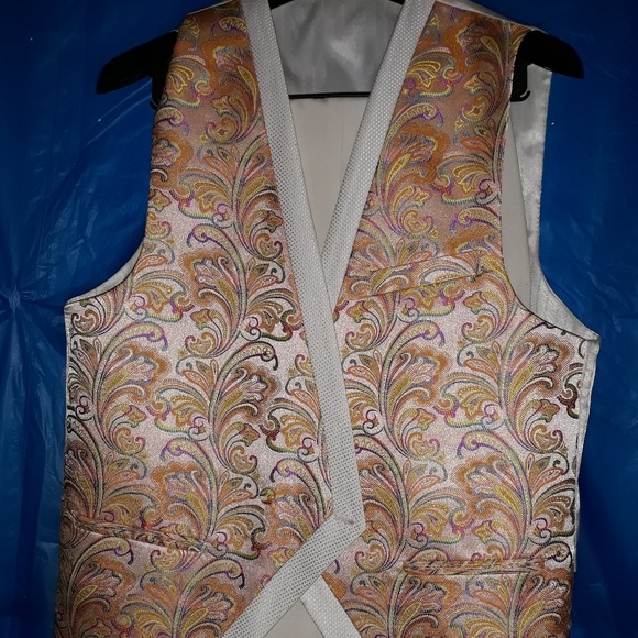 Cream 3 Button Single Breasted Tuxedo - Picture 2 of 5